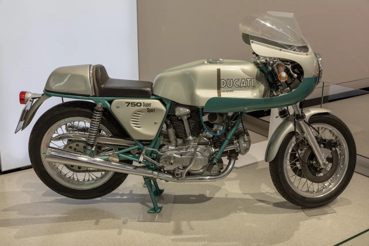 Ducati 750 Super Sport op tentoonstelling
