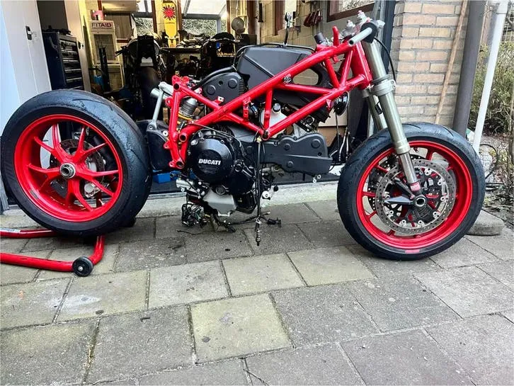 Ducati 800 Sport