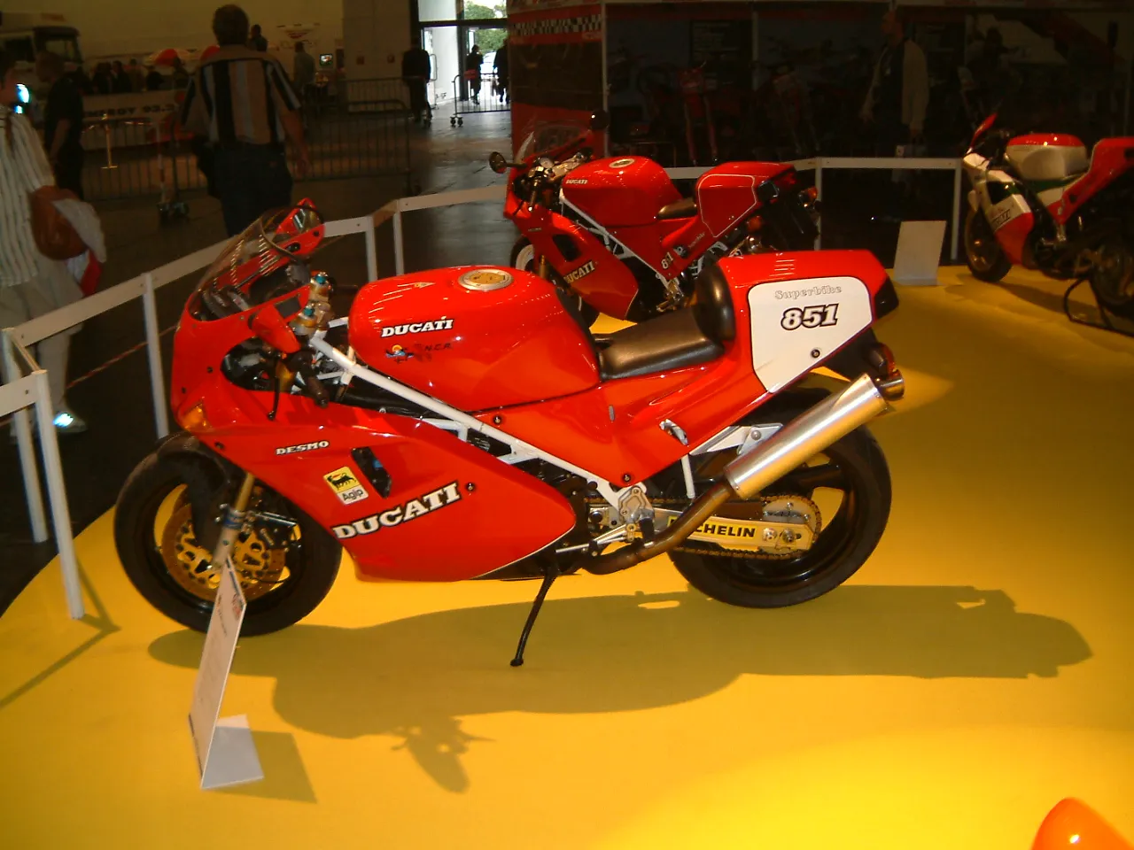 Ducati 851 zijaanzicht