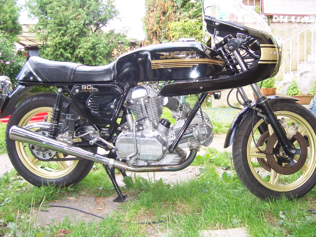 Ducati 900 SS SuperSport zijaanzicht