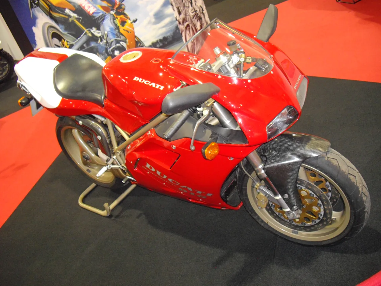 Ducati 916 superbike zijaanzicht
