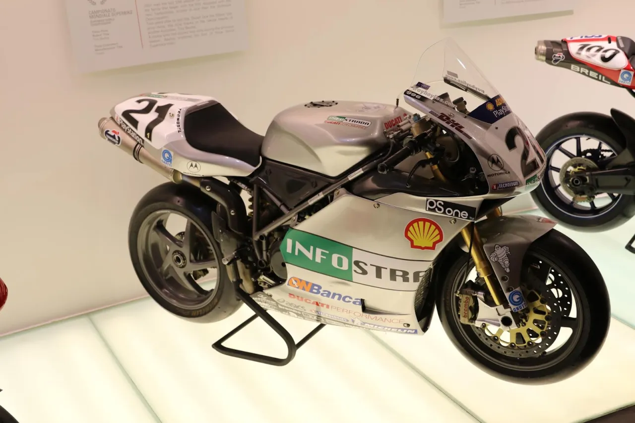 Ducati 996 modeljaar 2001 frontaanzicht