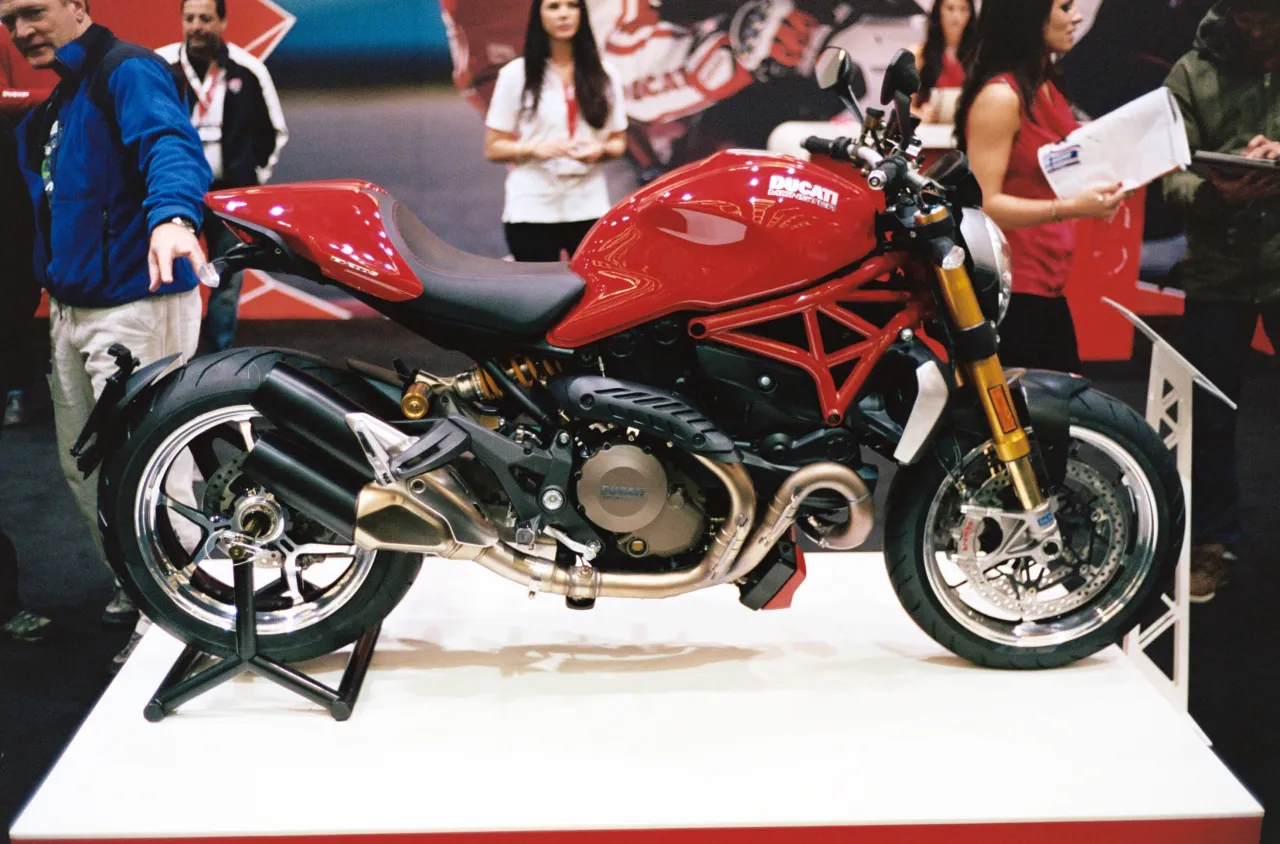 2014 Ducati Monster 1200 naked in zijaanzicht