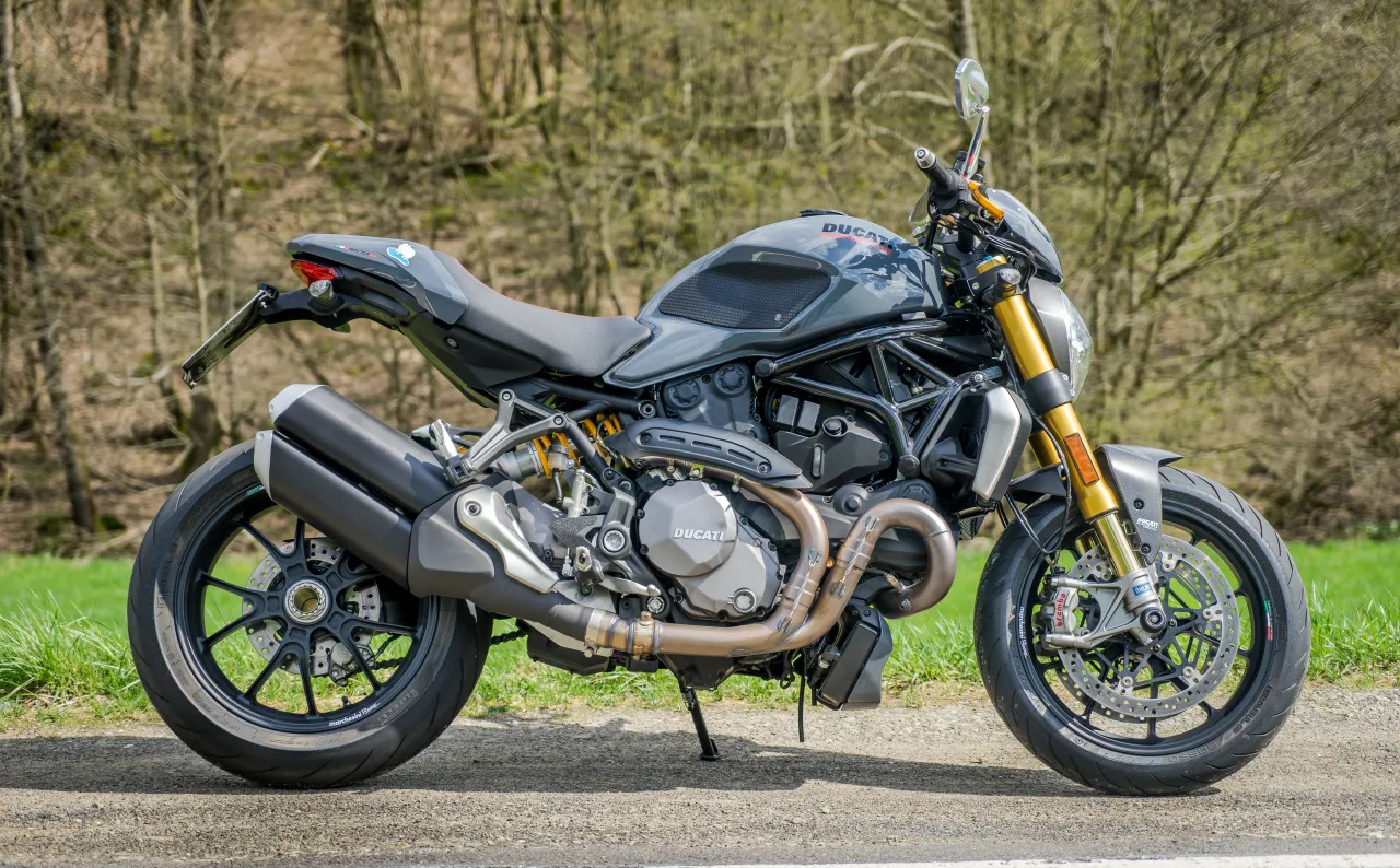Ducati Monster 1200S 2017 in grijs zijaanzicht