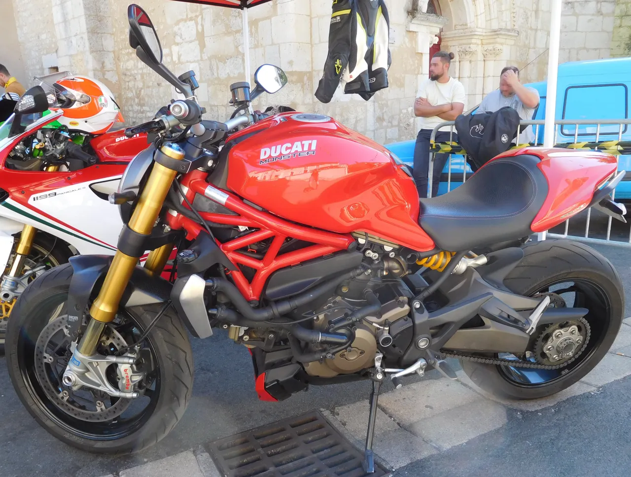 Ducati Monster 1200 S in 3/4-aanzicht