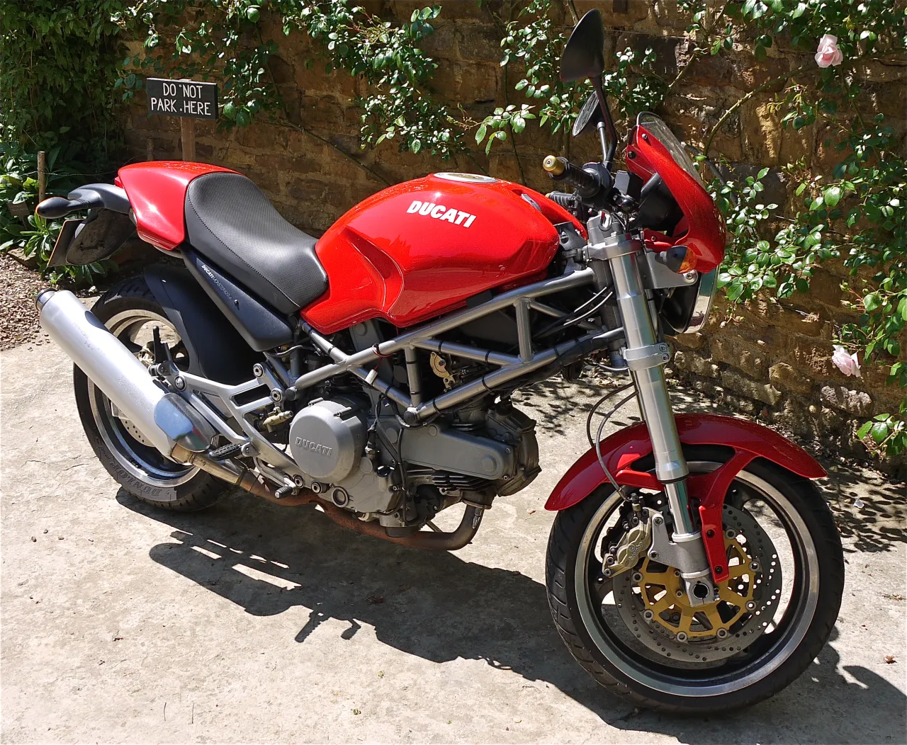 Ducati Monster 620 driekwart vooraanzicht