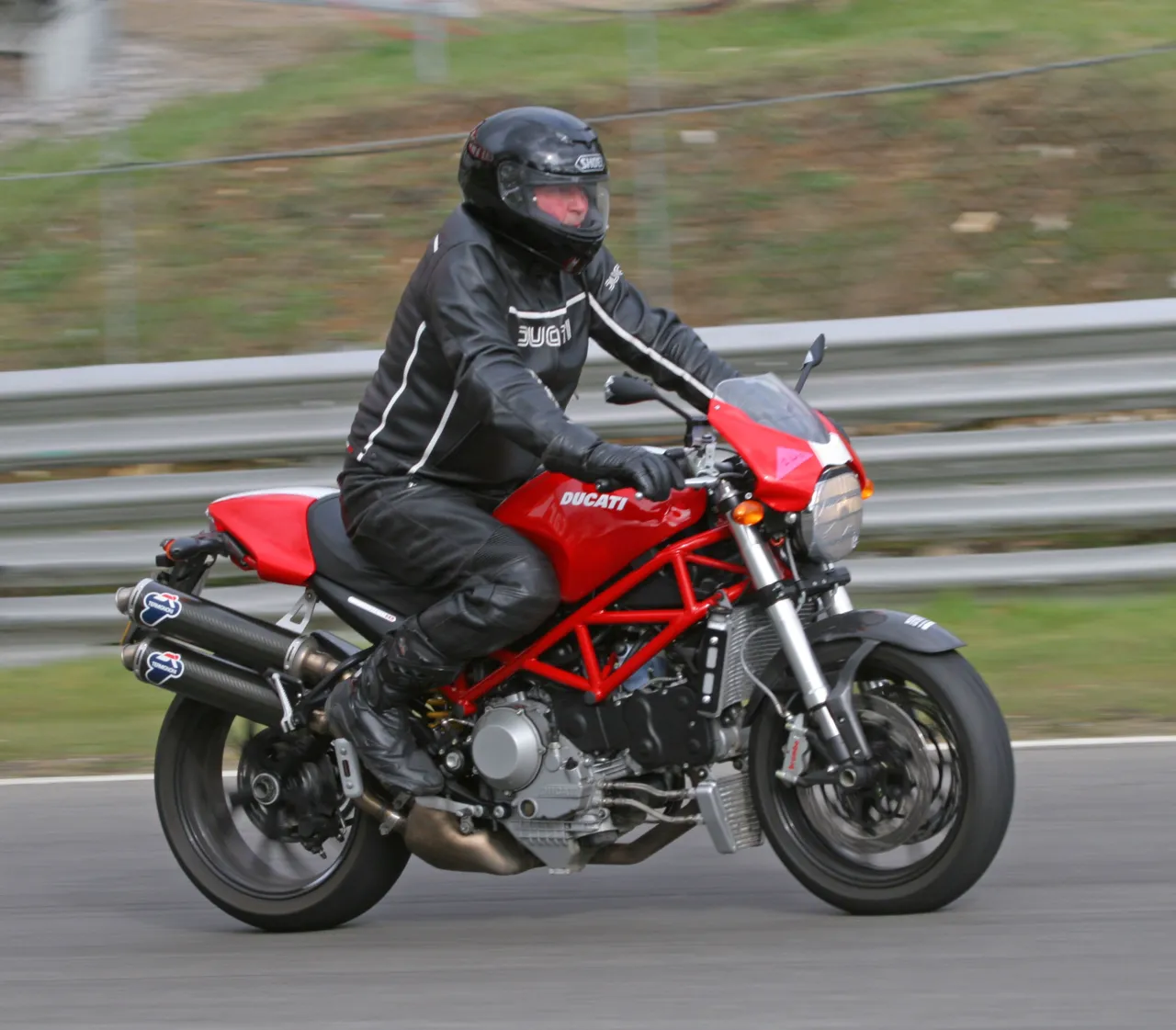 Ducati Monster S4R Testastretta in het rood