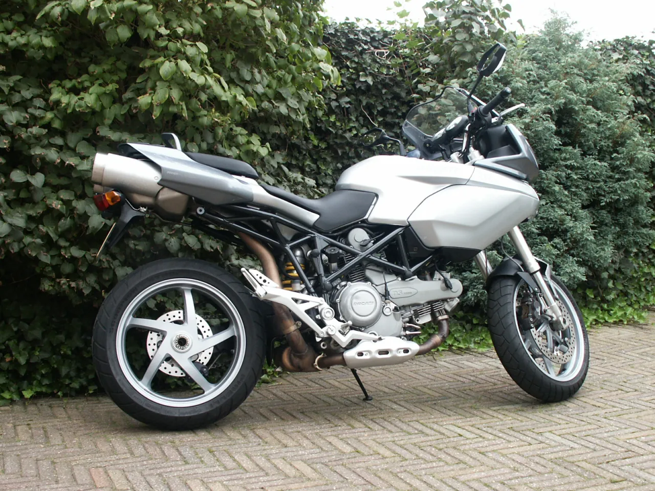 Ducati Multistrada 1000 side profile