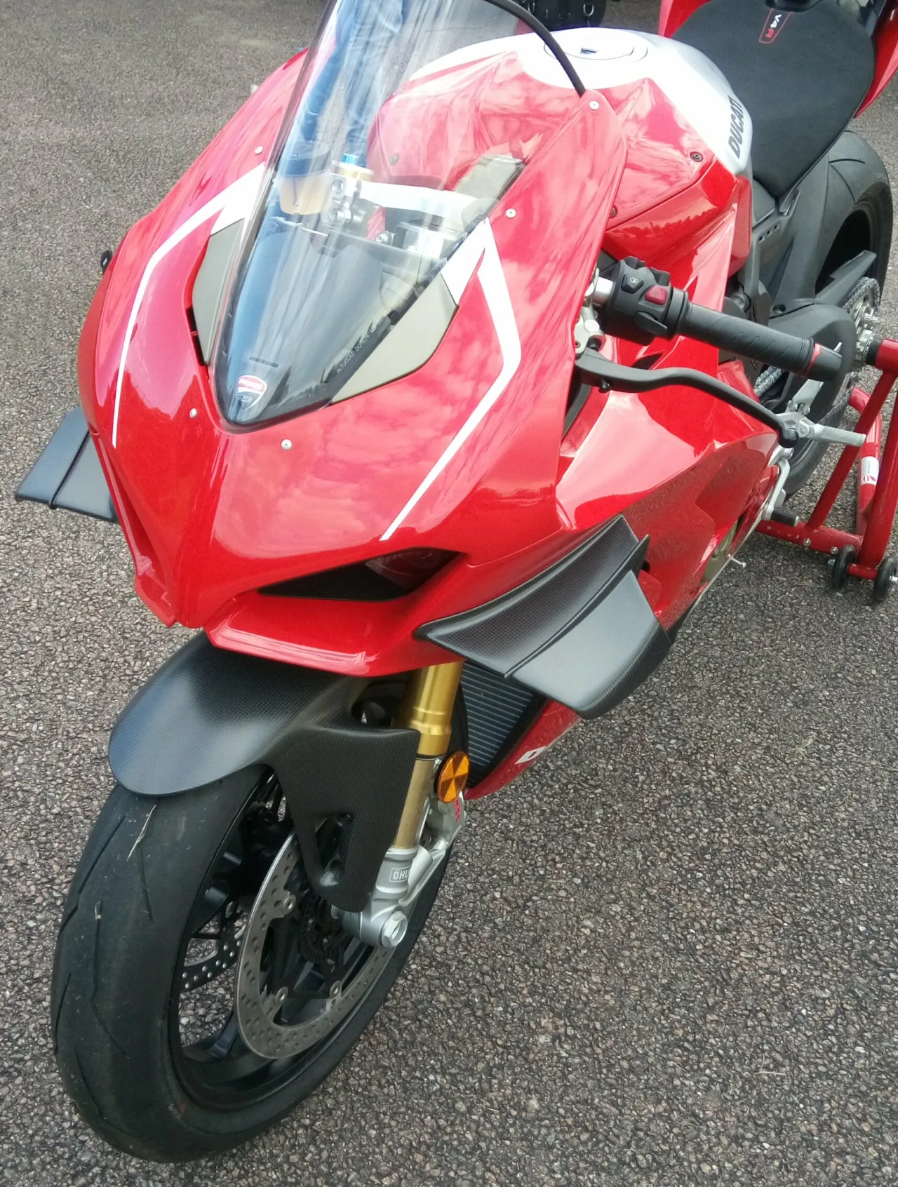 Ducati Panigale V4 R aerofoils en voorvork detail
