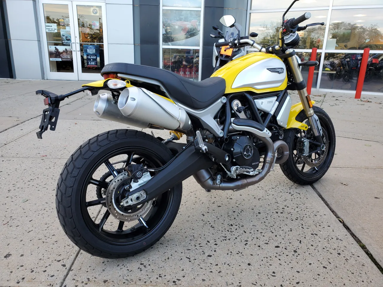 Ducati Scrambler 1100 zijaanzicht
