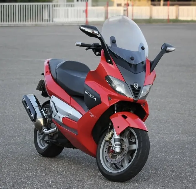 Gilera Nexus 500 maxi-scooter zijaanzicht