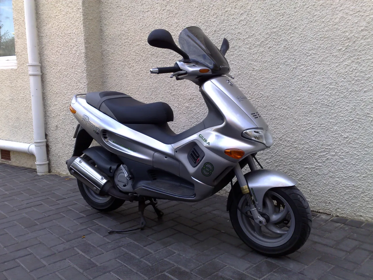 Gilera Runner FXR in blauw, zijaanzicht