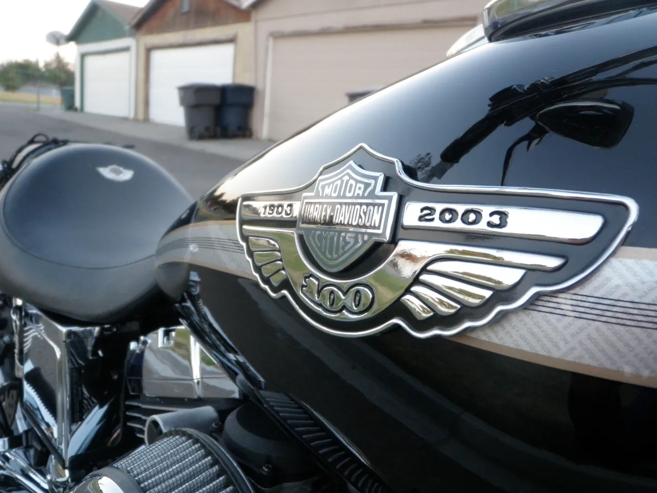 Harley-Davidson Dyna Low Rider 2003, driekwart aanzicht