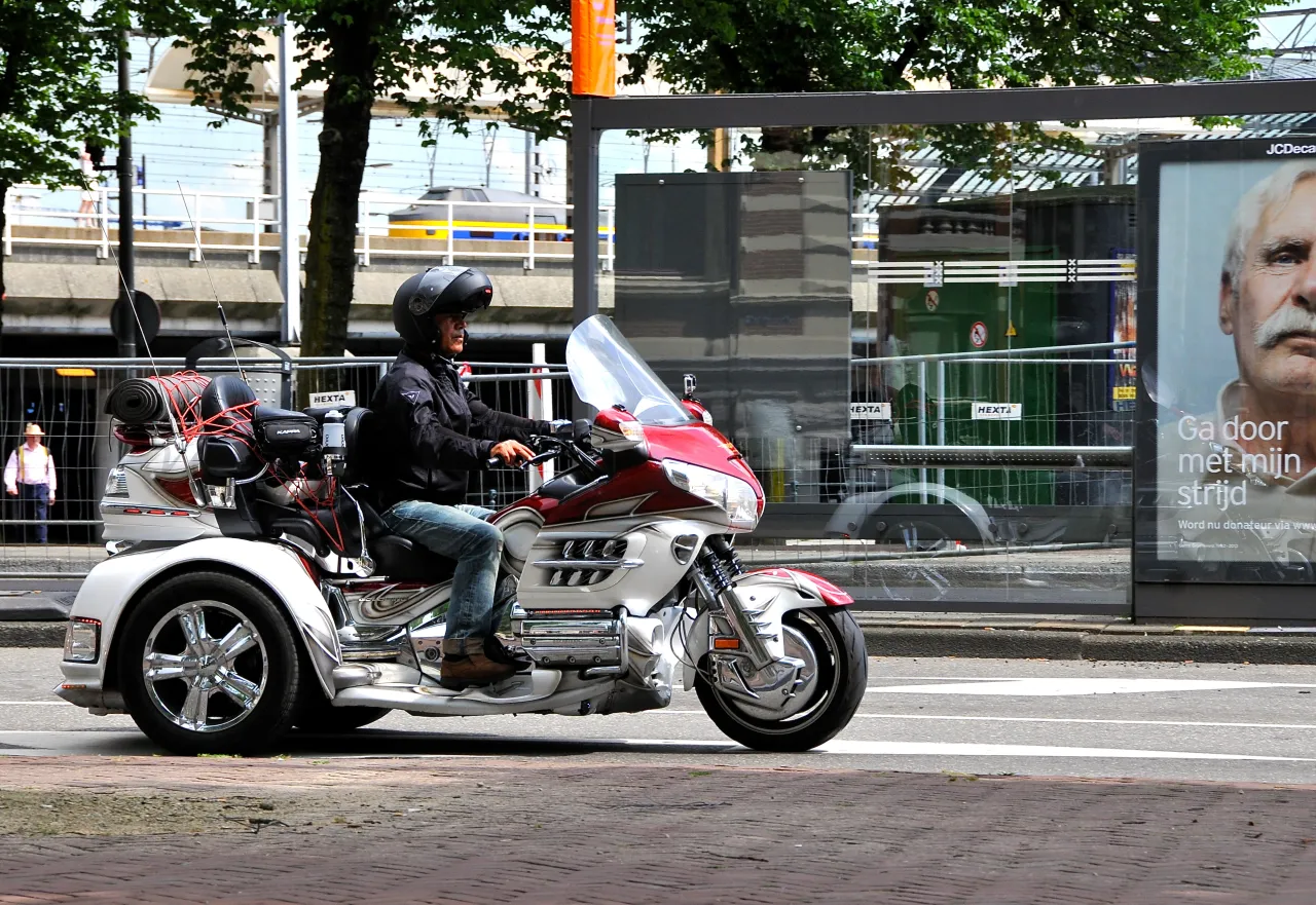 Harley-Davidson Tri Glide Ultra front three-quarter view