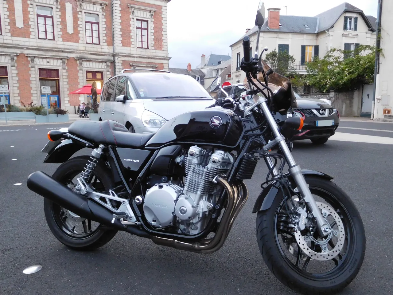 Honda CB 1100 right side view