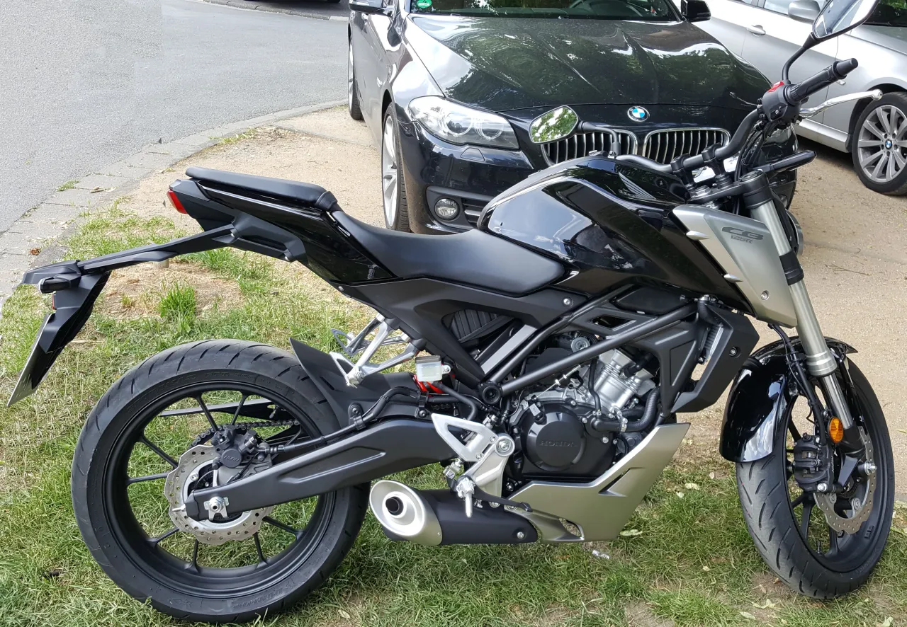 Honda CB125R moderne naked motor zijaanzicht