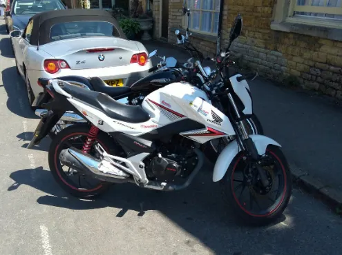 Honda CB125F 2015 model zijaanzicht