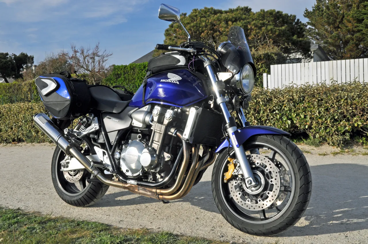 Honda CB1300 2007 in blauw, zijaanzicht
