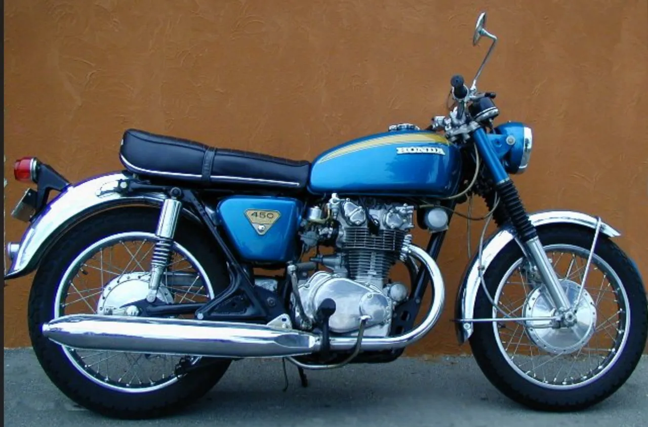 Honda CB450 K4 zijaanzicht
