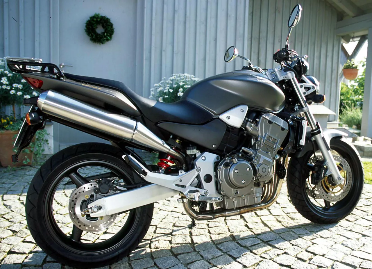 Honda CB 900 F Hornet in zijaanzicht