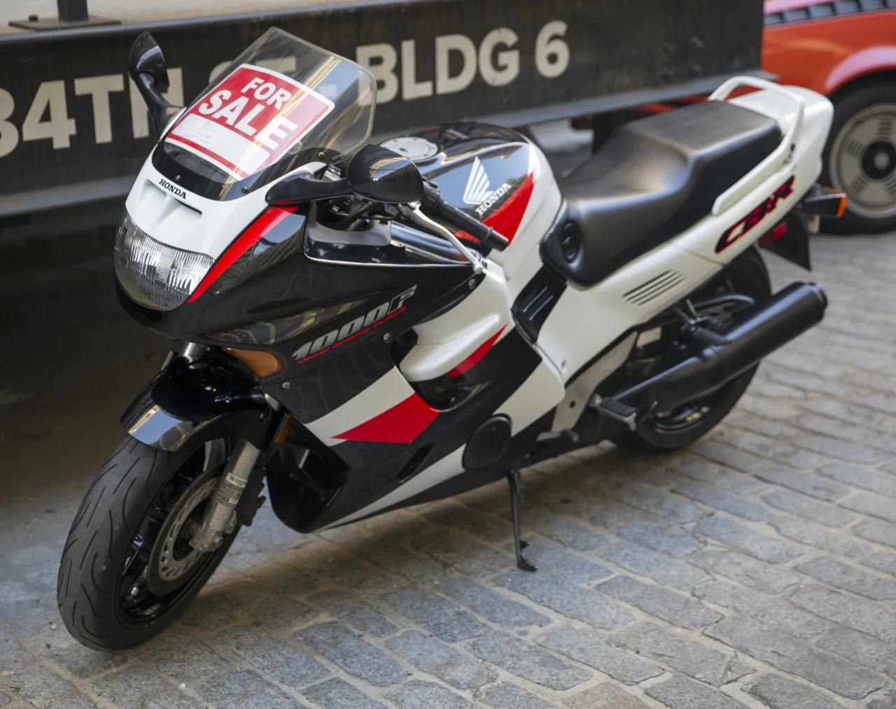 Honda CBR1000F Hurricane 1994 voor-links aanzicht