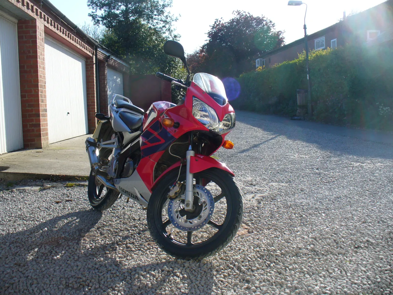Honda CBR125R 2006 zijaanzicht rood