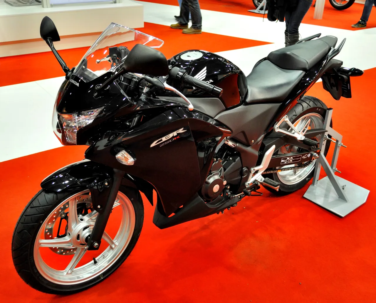 Honda CBR250R 2011 zwart