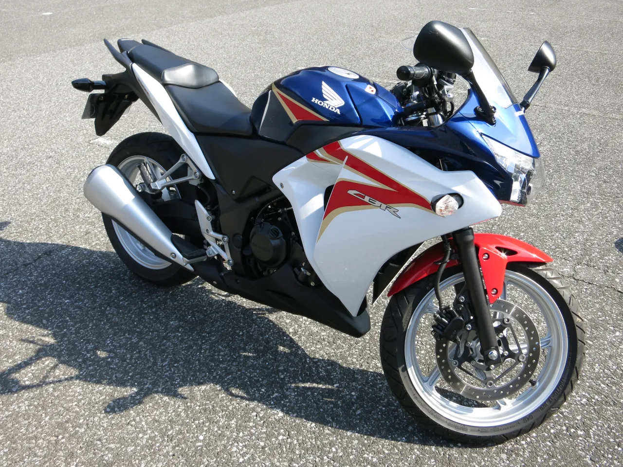 Honda CBR250R 2011 sportmotor zijaanzicht