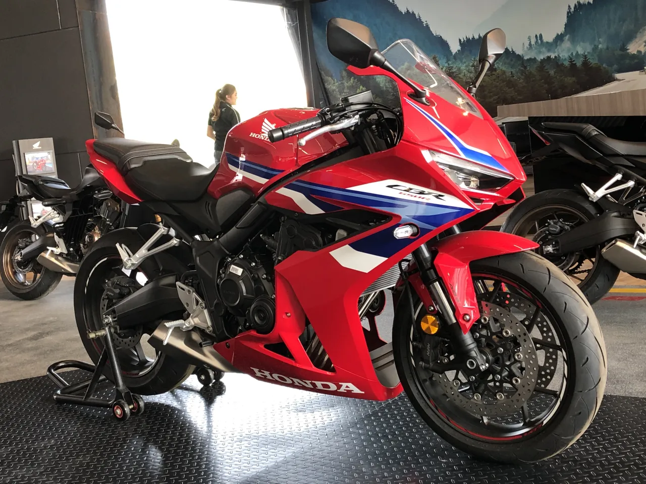 Honda CBR650R 2023 zijaanzicht standaard uitvoering