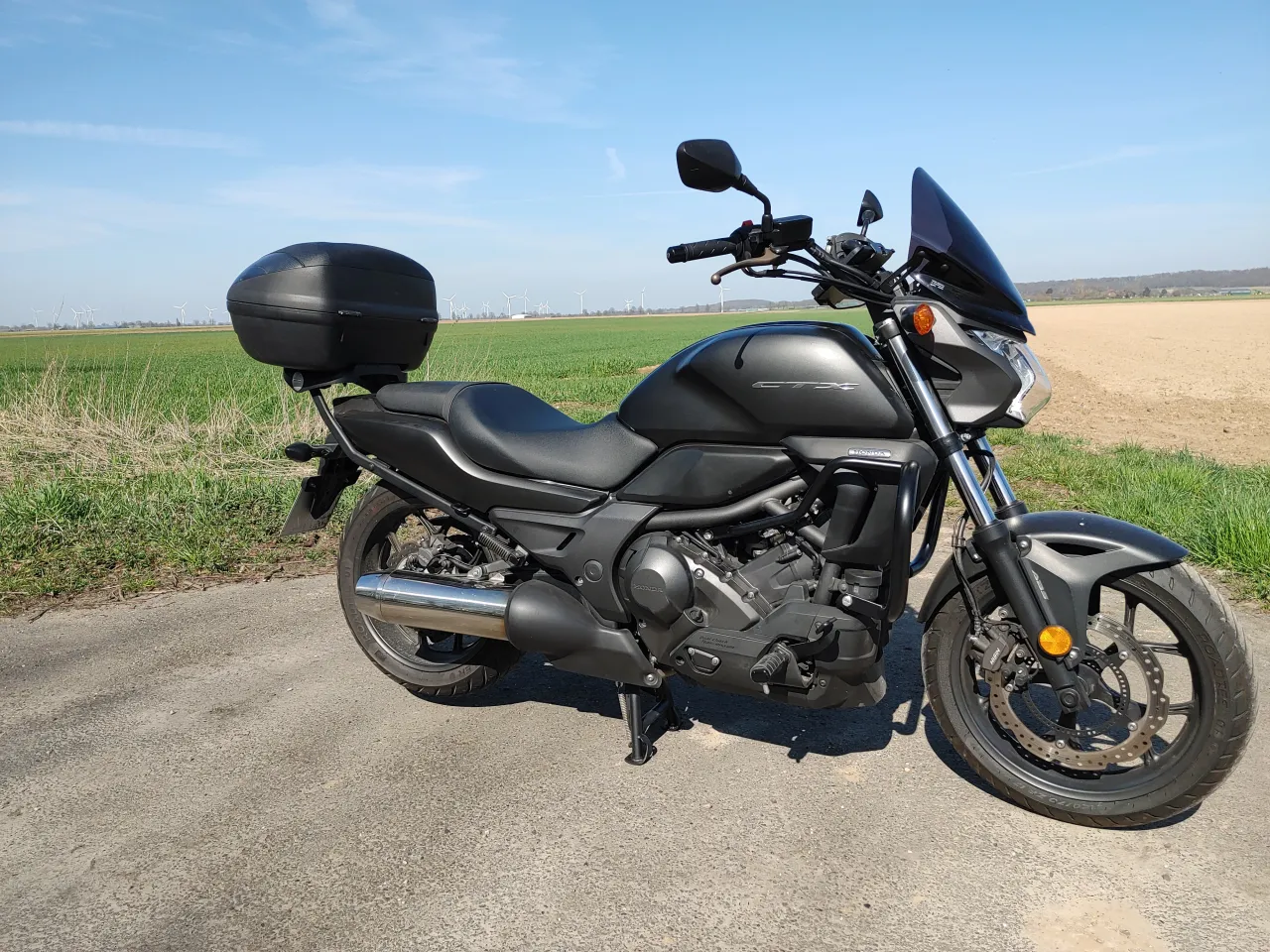 Honda CTX700N in zijaanzicht