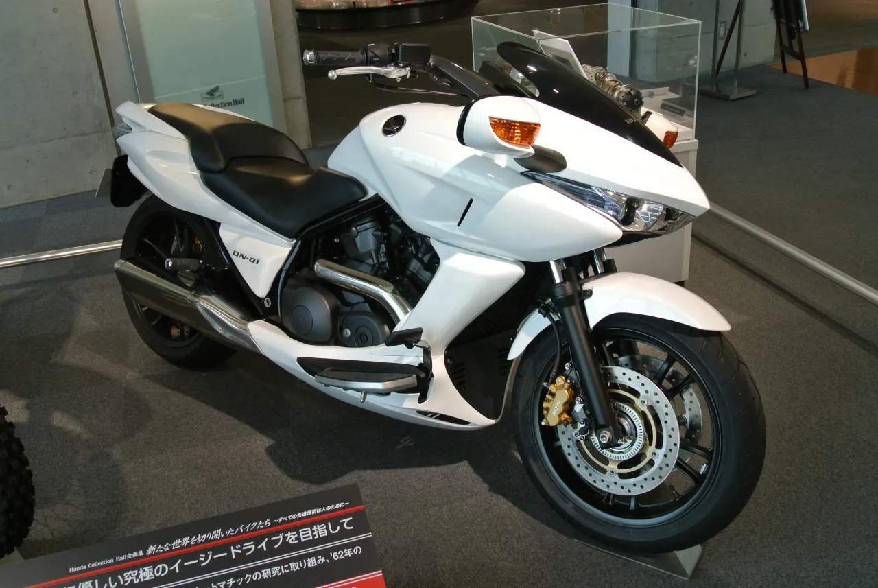 Honda DN-01 tentoongesteld in de Honda Collection Hall