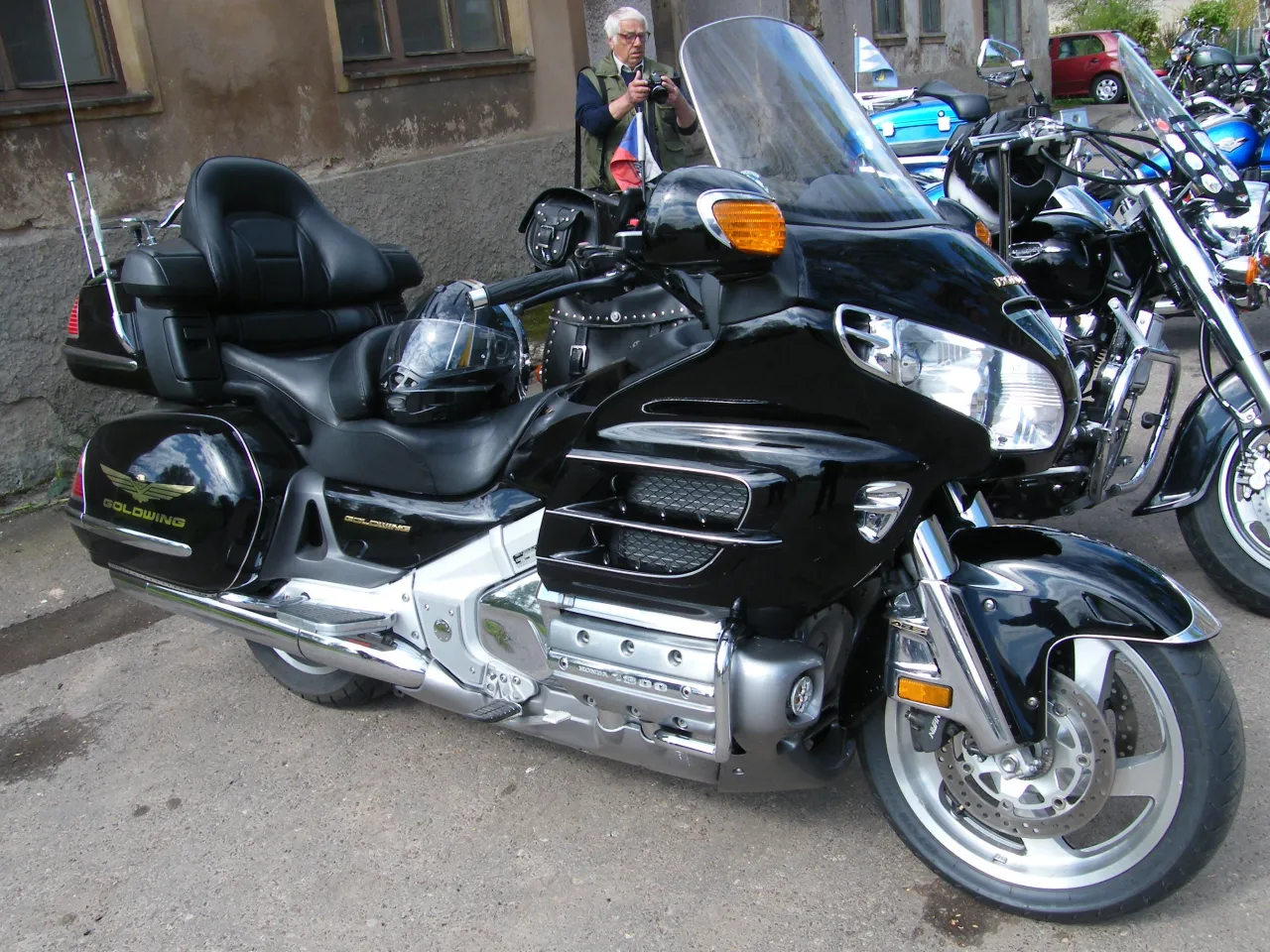 Honda Gold Wing GL1800 buiten geparkeerd