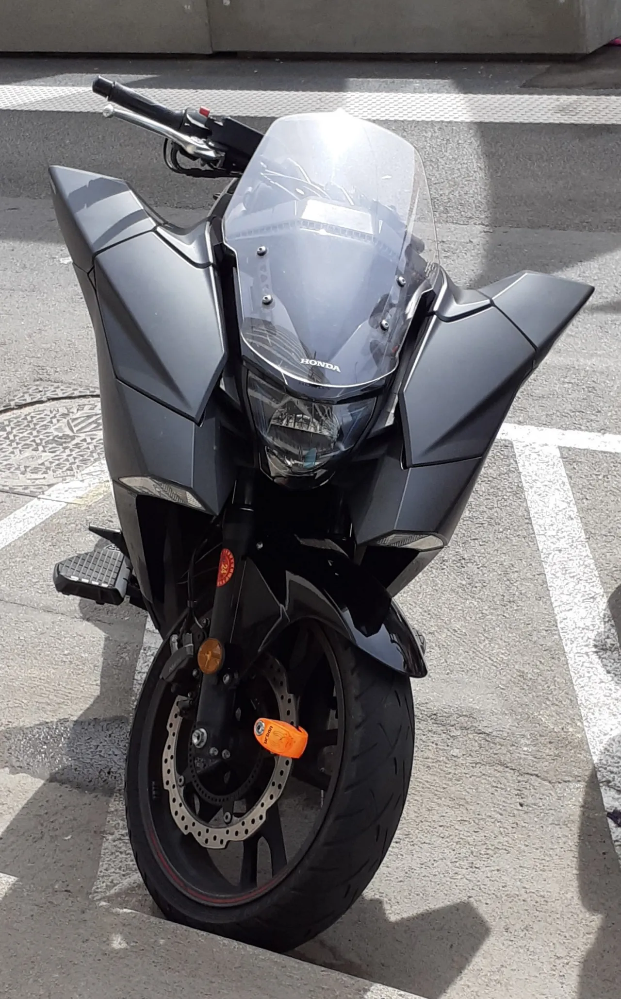 Honda NM4 Vultus vooraanzicht in Barcelona
