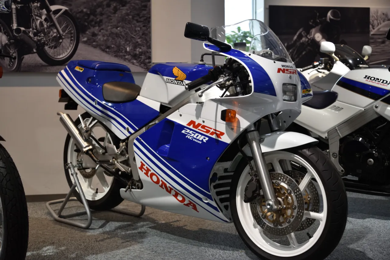 Honda NSR-250R tweetakt sportmotor uit 1988 zijaanzicht