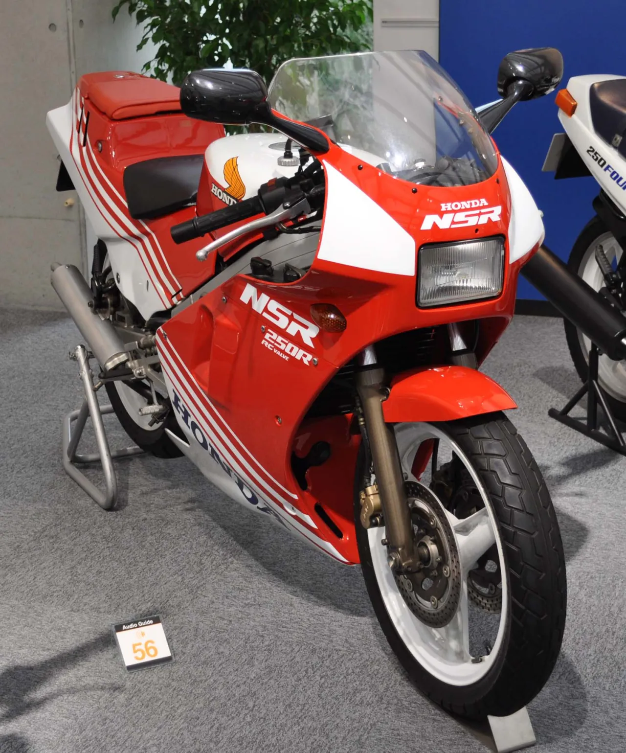 Honda NSR-250R sportmotor zijaanzicht