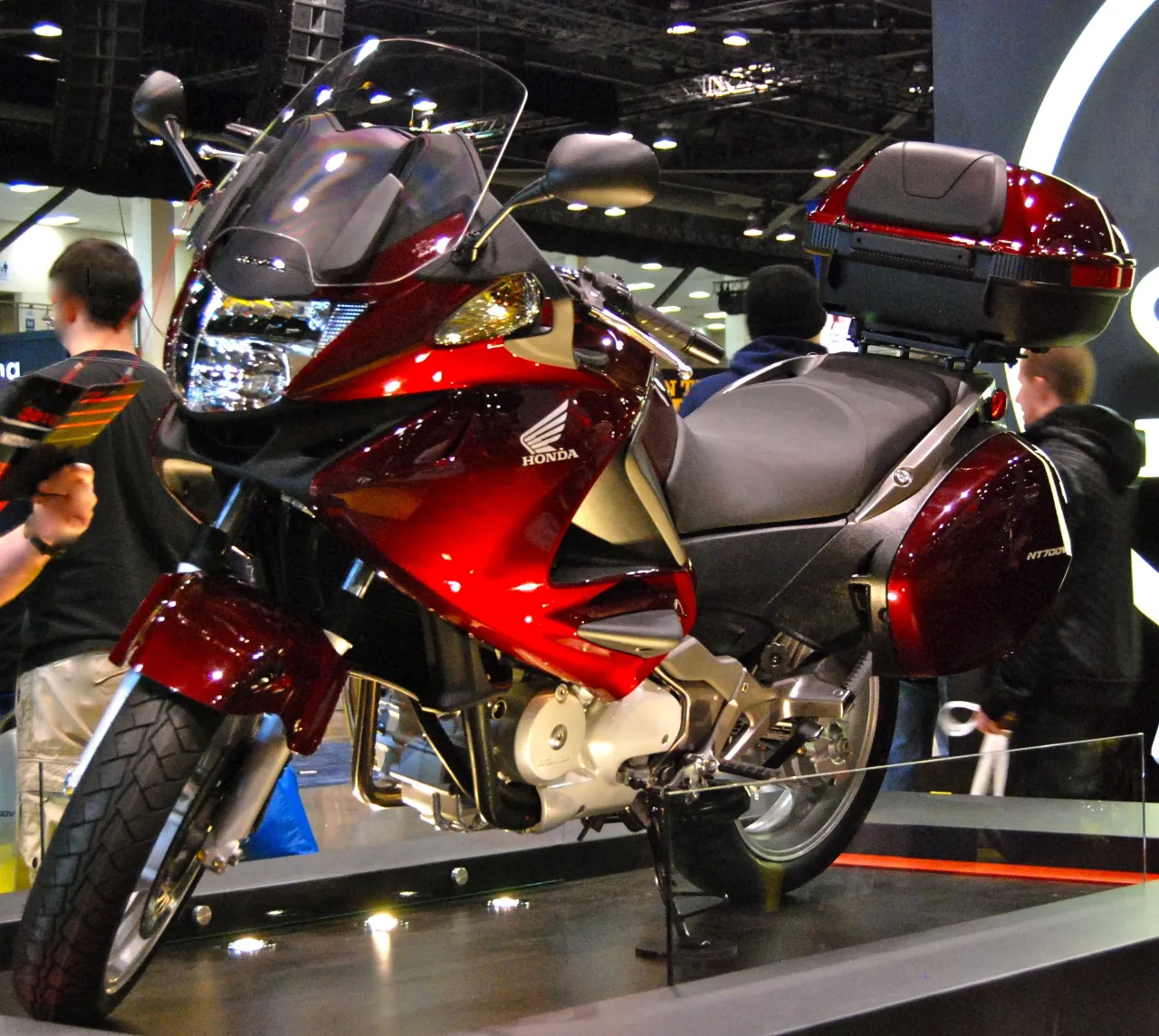 Honda NT 700 V Deauville 2010 op motorshow