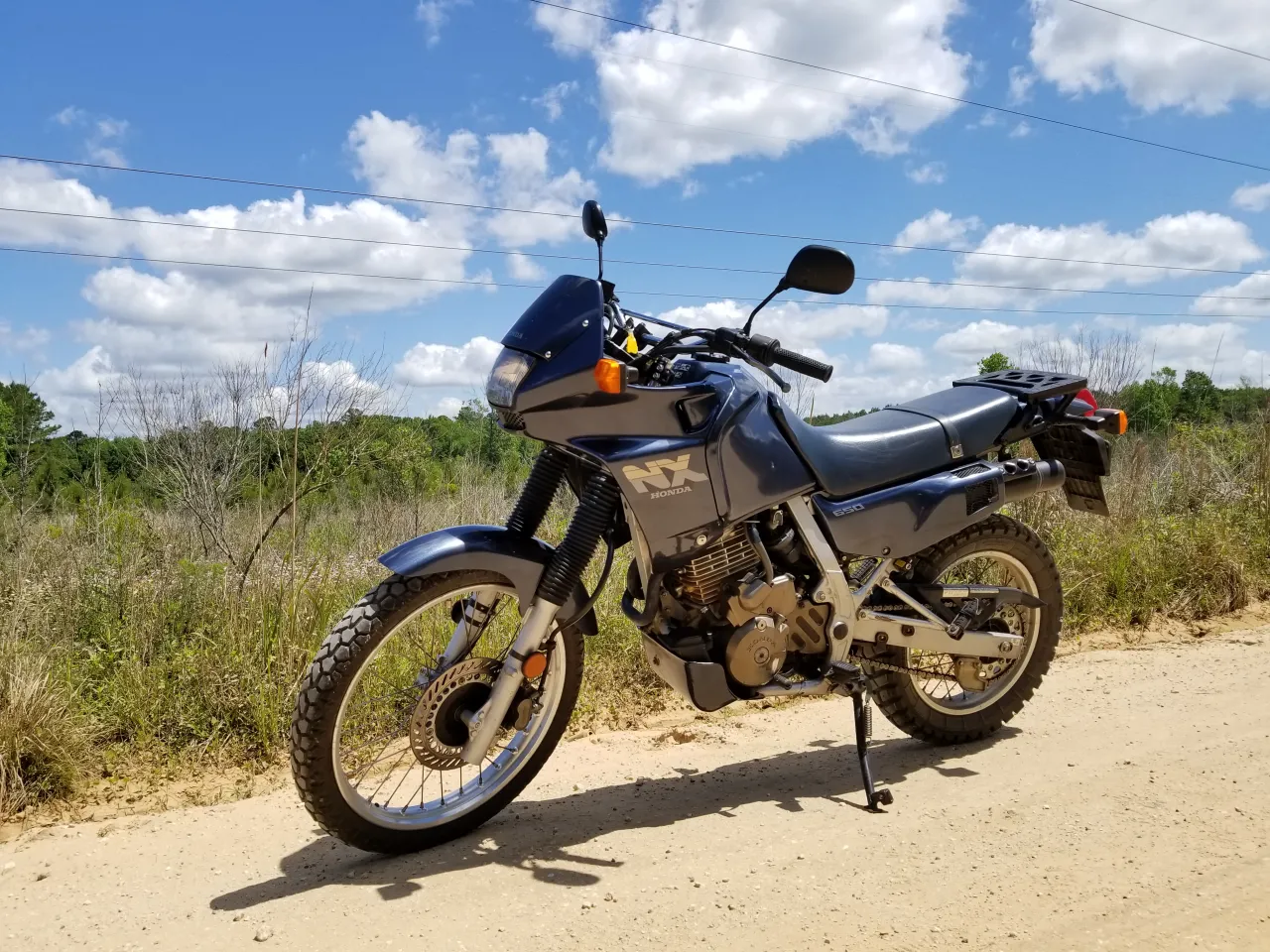 Honda NX650 Dominator trail motor zijaanzicht