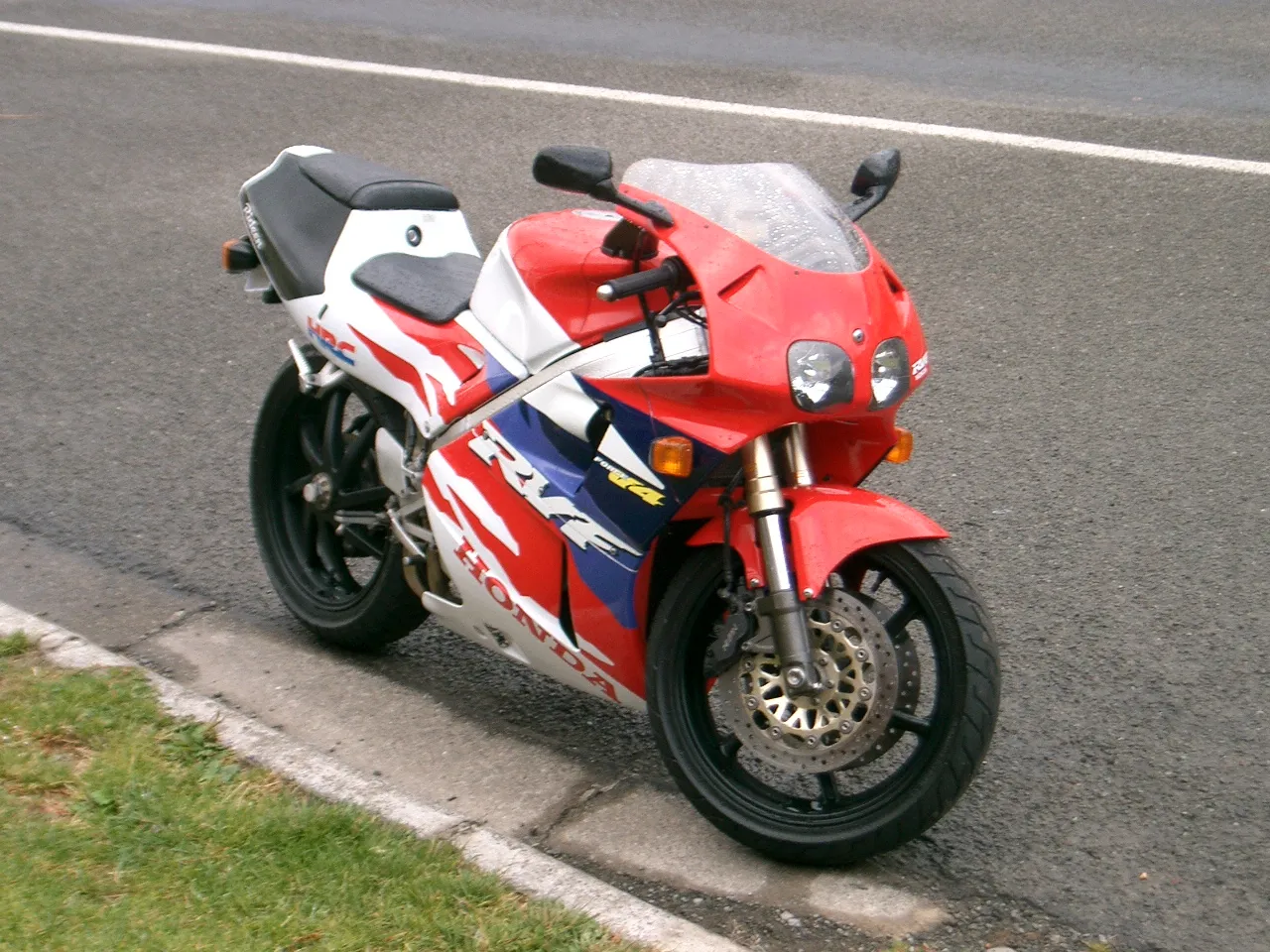 Honda RVF400R NC35 1994 zijaanzicht