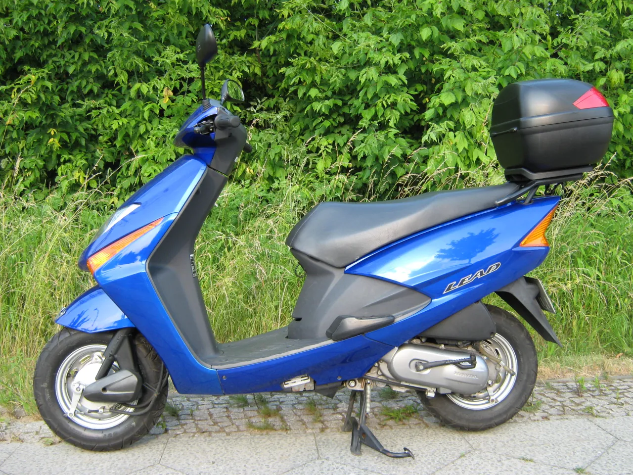 Honda SCV-100 Lead stadsscooter linkerzijde