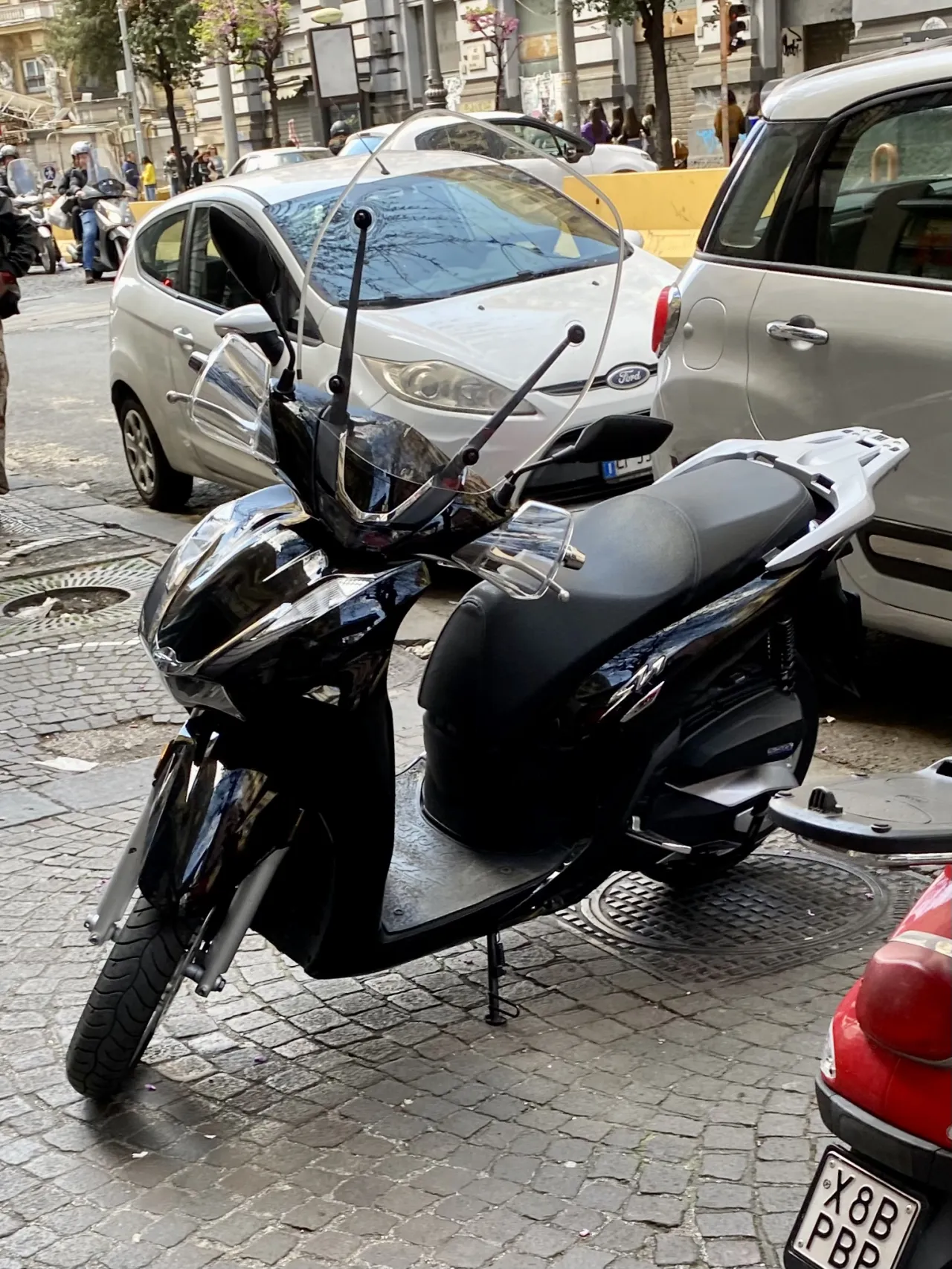 Honda SH 125i stadsscooter zijaanzicht