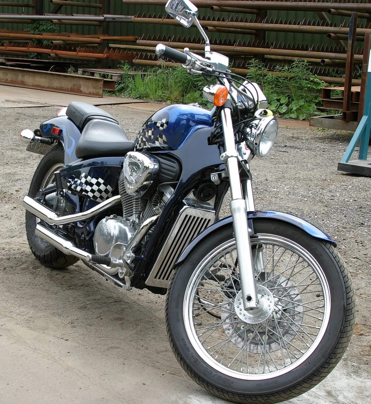 Honda Shadow 600 driekwart vooraanzicht