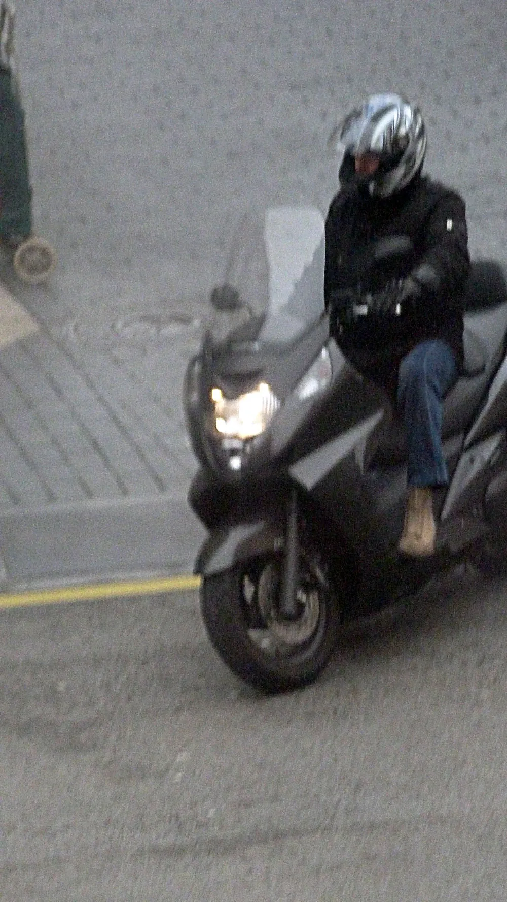 Honda Silver Wing scooter op straat