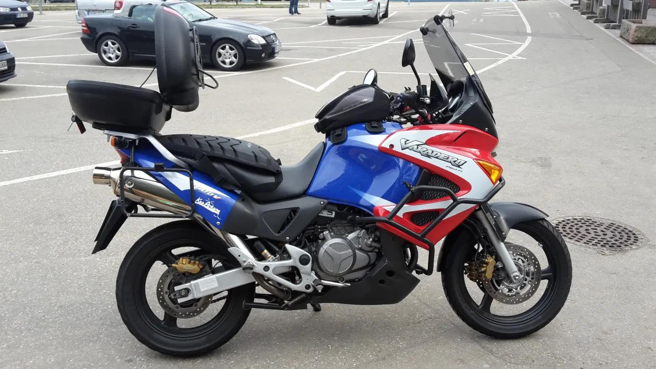 Honda XL 1000 Varadero 2006 SD03 zijaanzicht