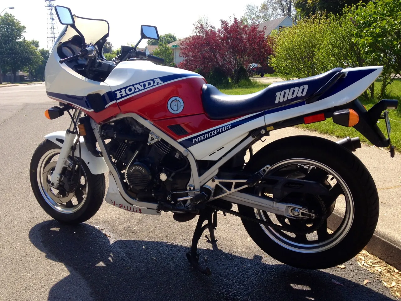 Honda VF 1000 F uit 1985, zijaanzicht