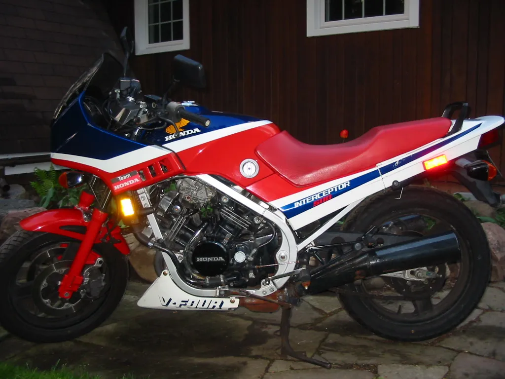 Honda VF500F Interceptor sport motor zijaanzicht