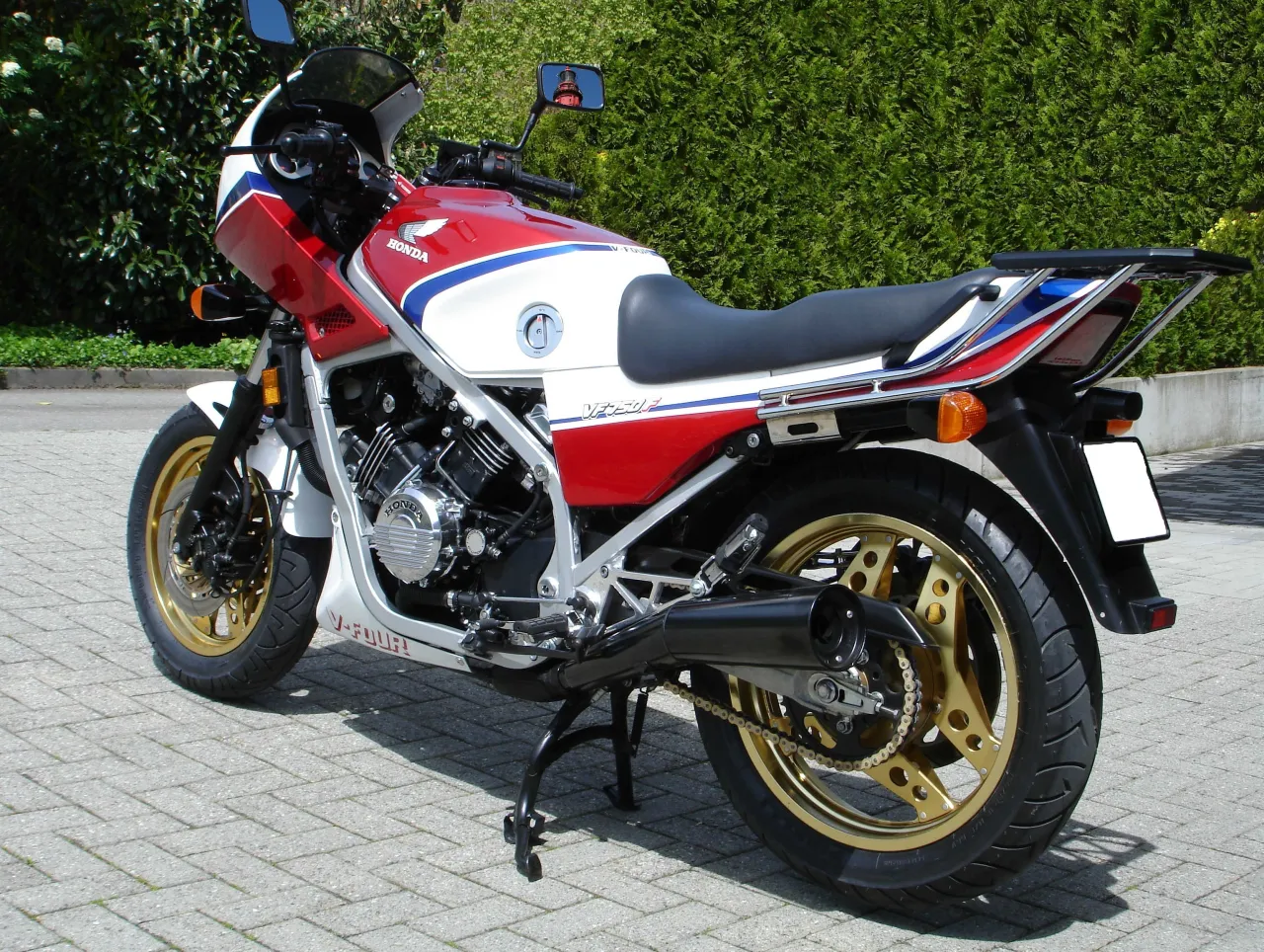 Honda VF 750 F 1983 klassieke sportmotor zijaanzicht
