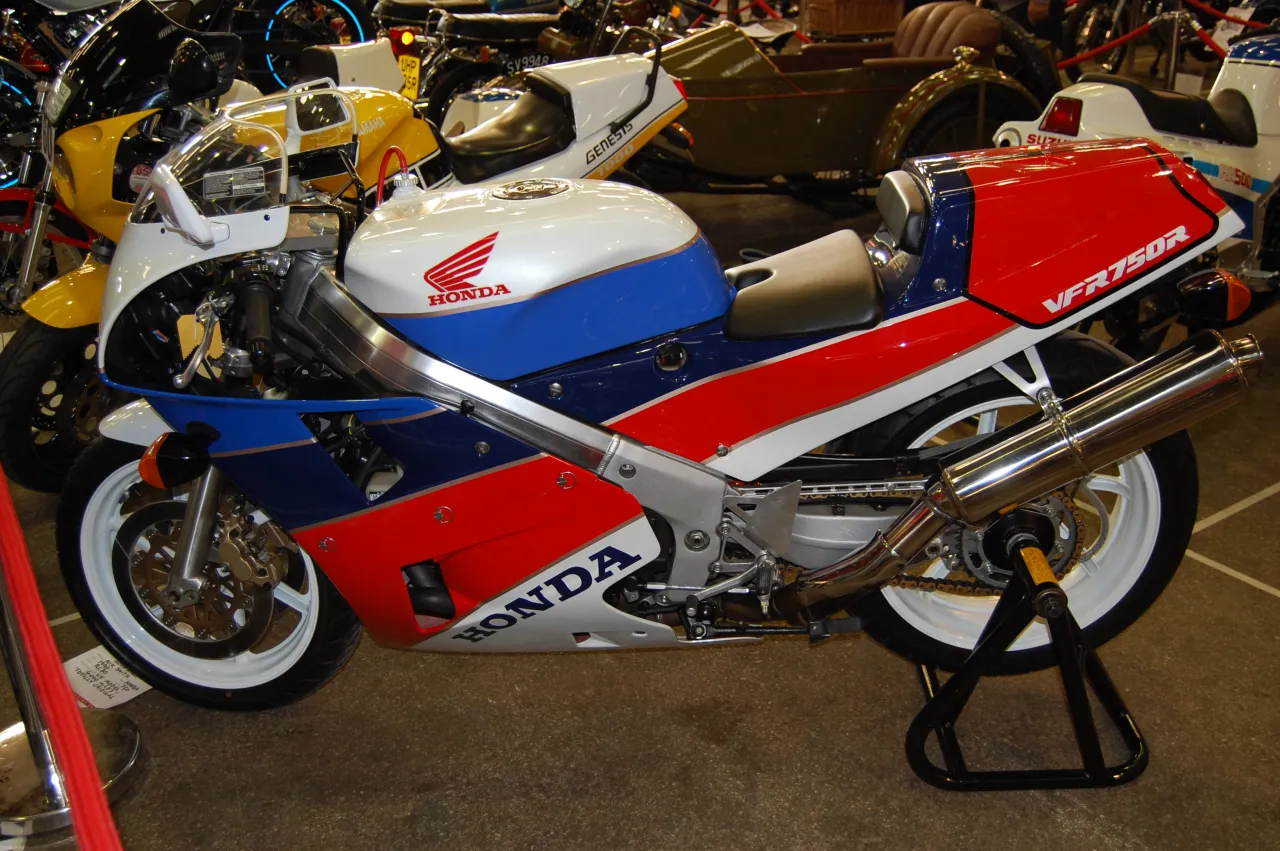 Honda VFR750R race replica 1987-1990