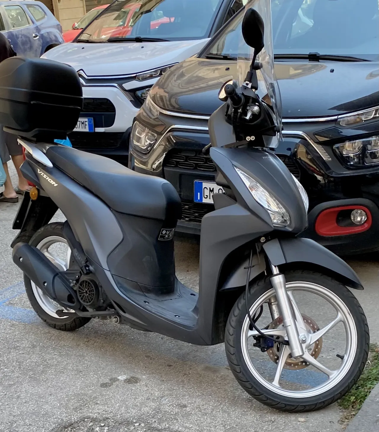 Honda Vision 110 scooter zijaanzicht