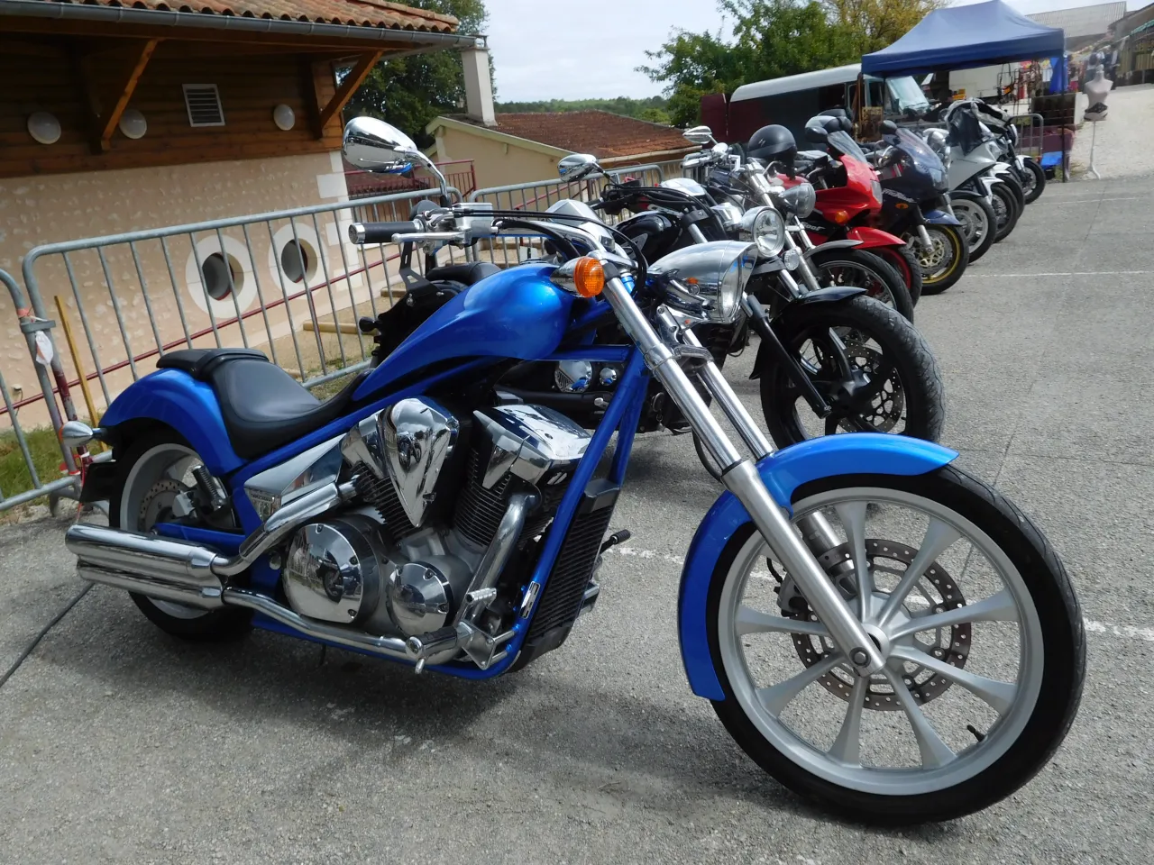 Blauwe Honda Fury