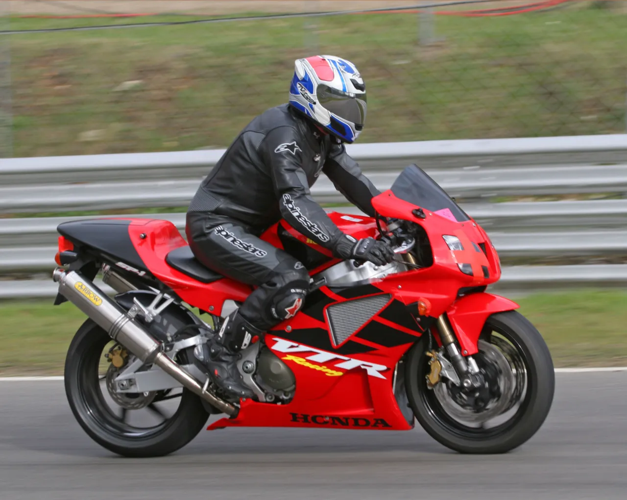 Honda VTR 1000 SP-1 superbike rood